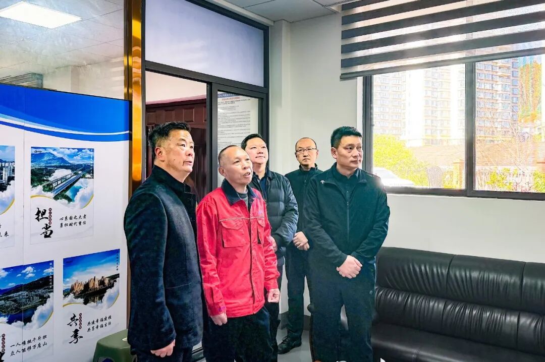 省总工会到总开展送温暖慰问活动