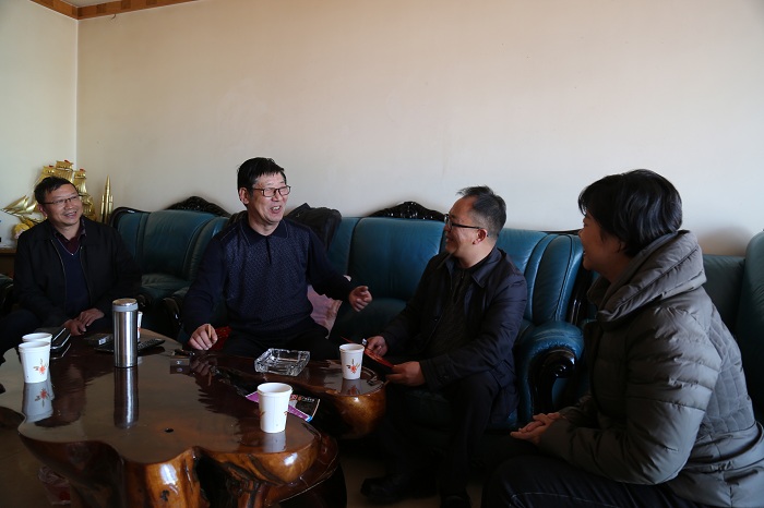 翁斌走访慰问总老领导、老党员和困难职工