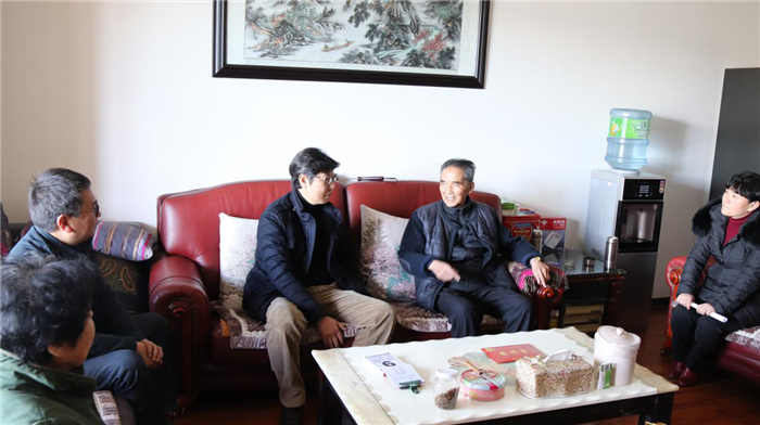 马德走访慰问总老领导和困难党员职工