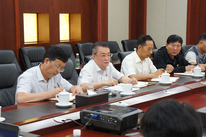 张骏为总机关第五党支部党员讲专题党课