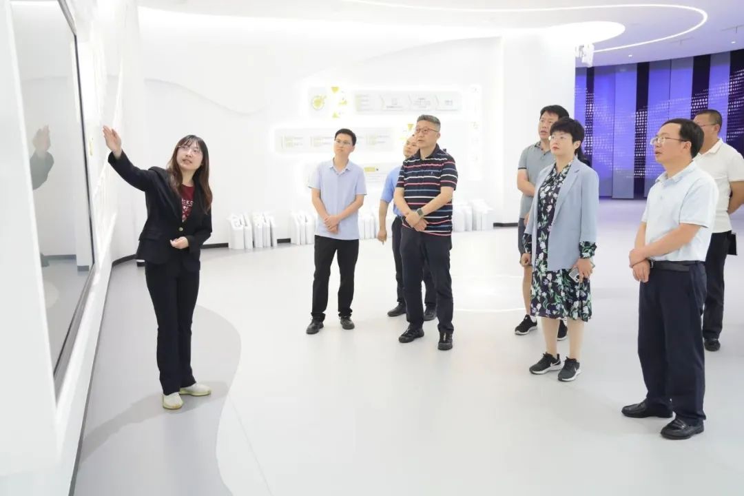 宜宾高新区客人到总考察交流